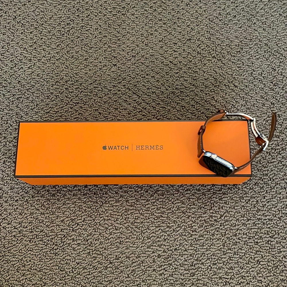 *LIKE NEW* Apple Watch Hermes Series 4 Tour 44 mm Deployment Buckle